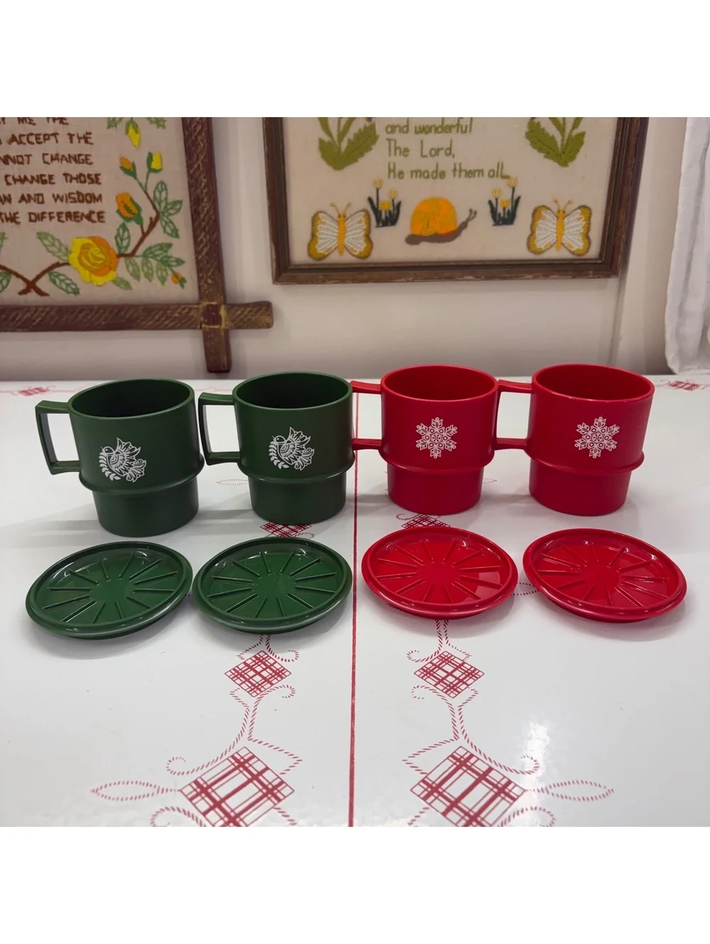 Tupperware Christmas cup set with coasters/lids vintage 1970
